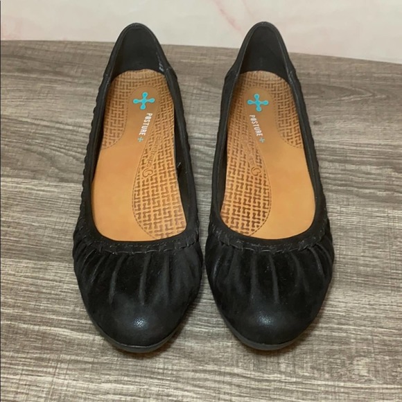 BareTraps Shoes - Baretraps Norma Wedge Flat - 7.5